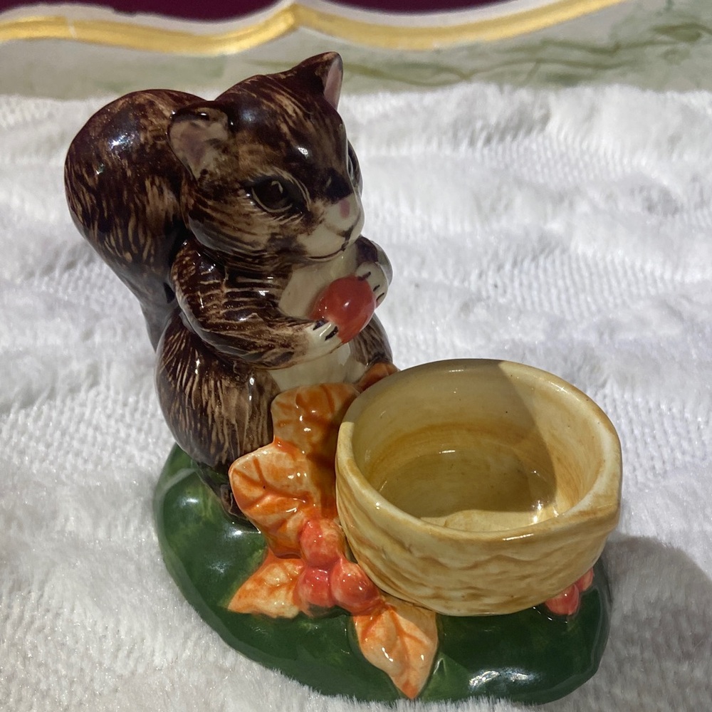 Charming Squirrel Figurine with Bowl - Tee Light Holder